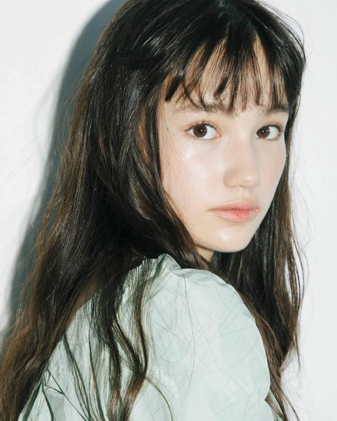 のインスタグラム：「📸﻿ ﻿ photographer: @kanbepouty﻿ Hair&Make: @azusa_matsumori﻿ stylist: @takuminoshiro﻿ ﻿ #山口らいら #RAIRAYAMAGUCHI﻿ #らいら #RAIRA #モデル #ハーフモデル﻿ #lesprosentertainment #レプロ﻿ #lesprosmodels」