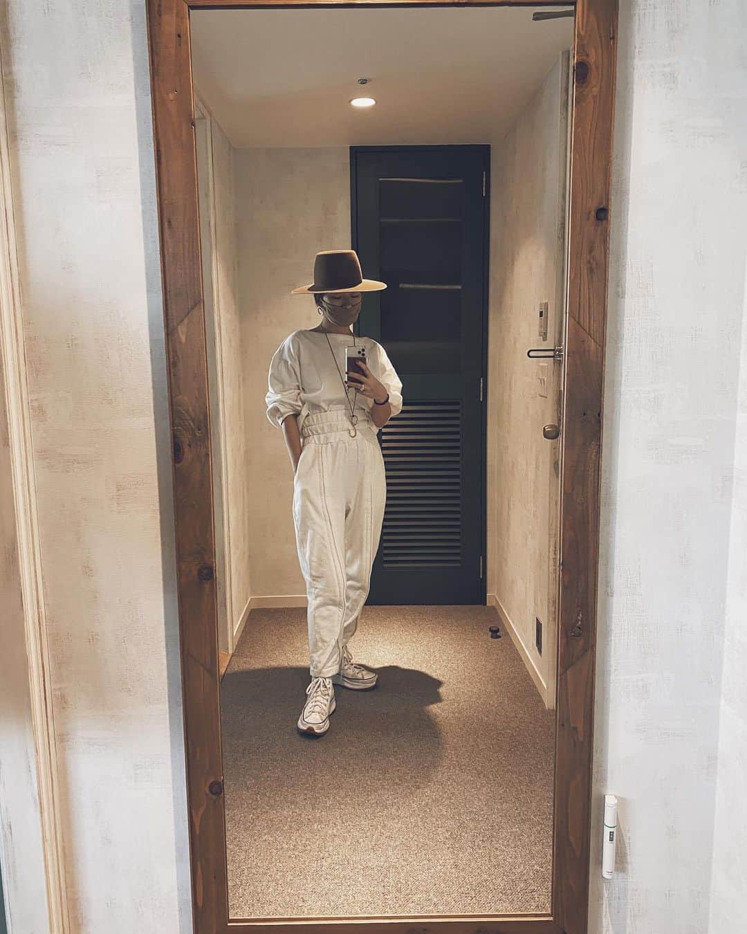 藤田敦子のインスタグラム：「ㅤ 今まで、髪の長さ的にハットが非常に難しくて、 というかショートにハットがわたし、 どうしても似合わなかった…。 やりすぎ感出るっていうか💦 でもやっと結べるようになったから スッキリかぶれるように。」