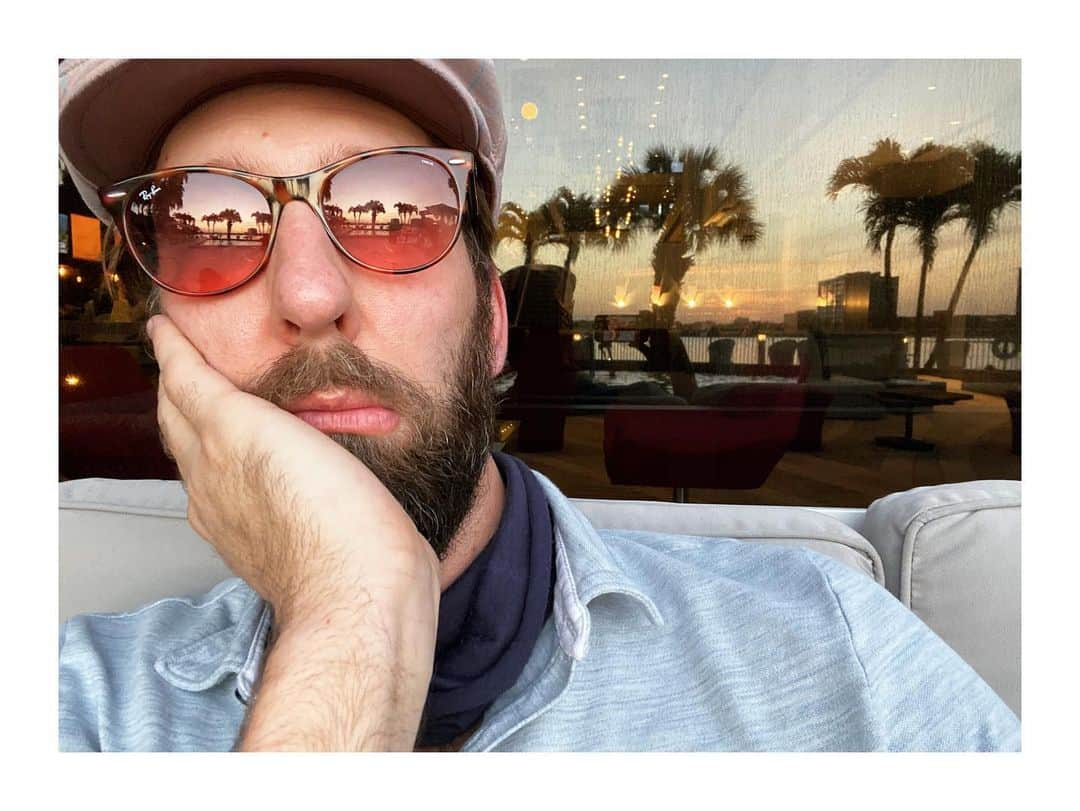 ジョエル・ムーアさんのインスタグラム写真 - (ジョエル・ムーアInstagram)「Update: Felt cute. Still no Will Smiths.」2月19日 8時27分 - joeldavidmoore