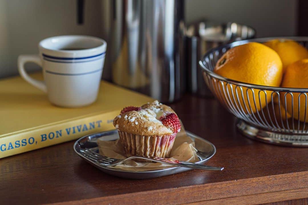 Nanaのインスタグラム：「homemade strawberry&cream cheese muffin」