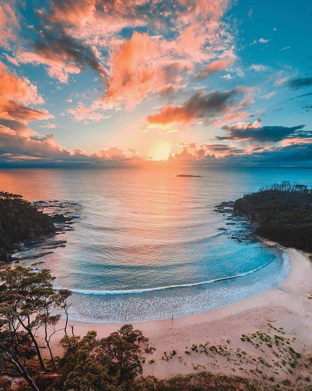 Padgramさんのインスタグラム写真 - (PadgramInstagram)「Lilli Pilli Beach, Australia 🇦🇺 🌅   📸: @josh_burkinshaw   #pgdaily #pgstar #pgcounty #sea #planetgo #planet #planetearth #amazing #awesome #nature #beach #australia」2月18日 23時57分 - planet.go