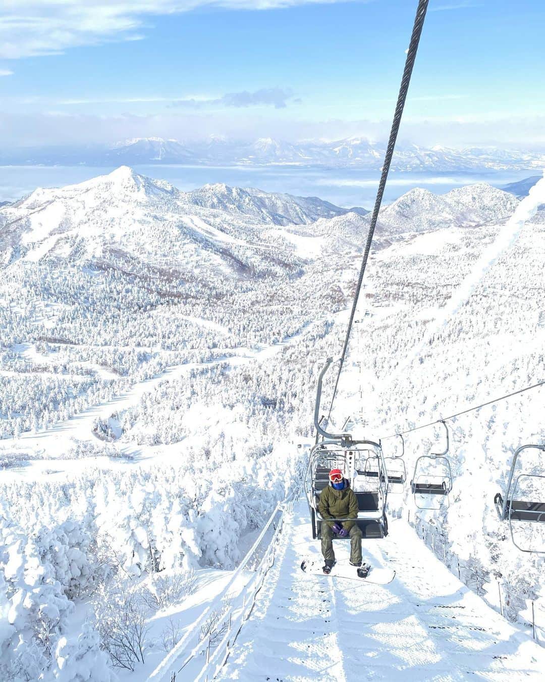 髙津奈々さんのインスタグラム写真 - (髙津奈々Instagram)「ここで滑ると気分上がってうまく滑れてる気分になる🎶  来週あたり行こうかな  写真は年始のもの🤍❄️  #横渋2021 #横手山スキー場 #powdersnow #skiing #snowboarding #アスリート #自然が好きな人と繋がりたい #アウトドアスポーツ」2月18日 23時50分 - nanatakatsu