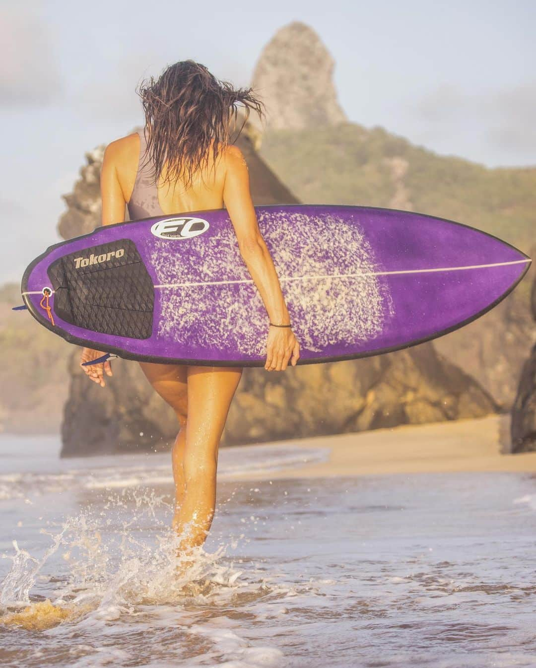 アレッサンドラ・アンブロジオさんのインスタグラム写真 - (アレッサンドラ・アンブロジオInstagram)「Surf day 🏄‍♀️ NORONHA  * 📸 @neuronha  #noronha」2月18日 23時51分 - alessandraambrosio