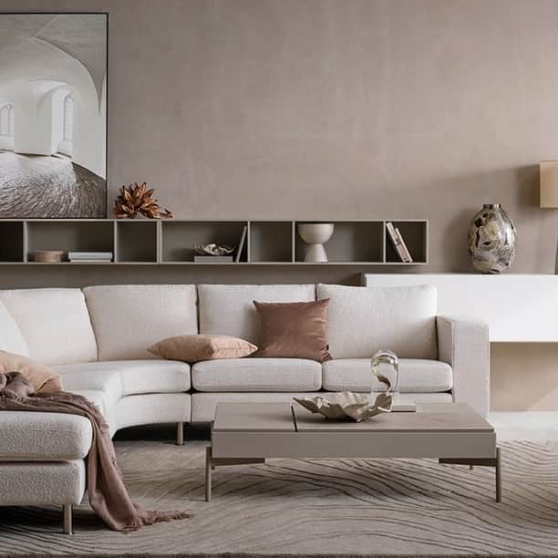 BoConceptさんのインスタグラム写真 - (BoConceptInstagram)「Not making the best use of the space by your sofa? Then try Chiva, an ingenious coffee table by @mortengeorgsen.  Chiva not only delivers concealed storage compartments, but its lift-up leaves double as handy raised table tops. Use them for your plate, laptop or tablet. This year, we’ve released a new leg for Chiva, giving it a sleeker expression.   See more from our new space-saving capsule collection through link in bio.  ANY STYLE AS LONG AS IT’S YOURS.  #boconcept #liveekstraordinaer #newcapsulecollection21 #coffeetable #danishdesign #livingroom #livingroominspo #interiordesign」2月18日 23時52分 - boconcept_official