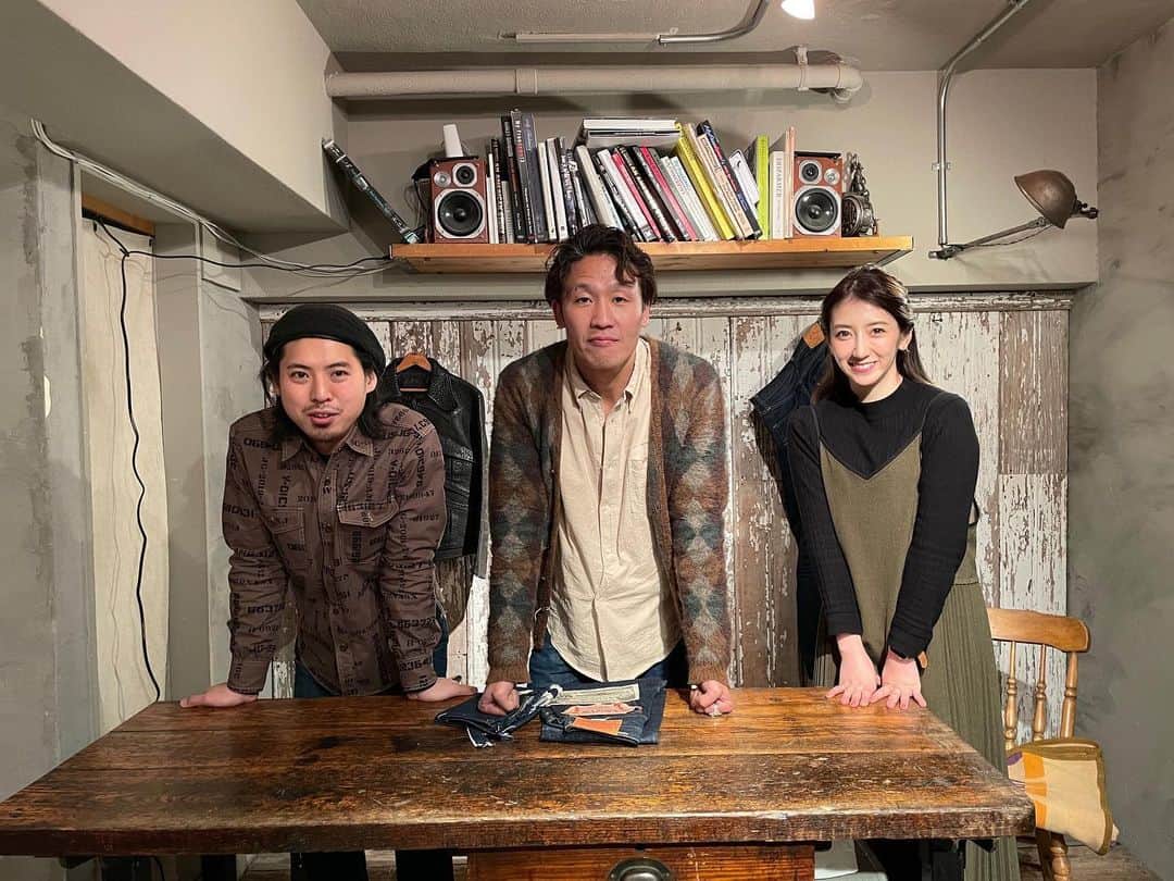 のインスタグラム：「. アメカジブランド「jelado」さんの YouTubeの新コーナー 「jelado journal」でアシスタントとして アメカジを勉強させて頂く事に なりました🇺🇸🗽✨ アメカジを一緒に学んでいきましょう！！！ ぜひ「jelado journal#1」みてくださいなー♪ 詳しくは「jelado channel」で YouTube検索してみてね❤️ . 登録もよろしくお願いします♪ . 告知❣️明日14:00からこちらの チャンネルで春夏の新作お披露目の YouTube展示会を配信します！ そこでもアシスタントさせて 貰うのでお暇な方はぜひ見てね👀✨ #jeladochannel  #jeladojournal #YouTube #アメカジ#アメカジブランド #恵比寿#原宿#アシスタント #タレント#坂本麻子」