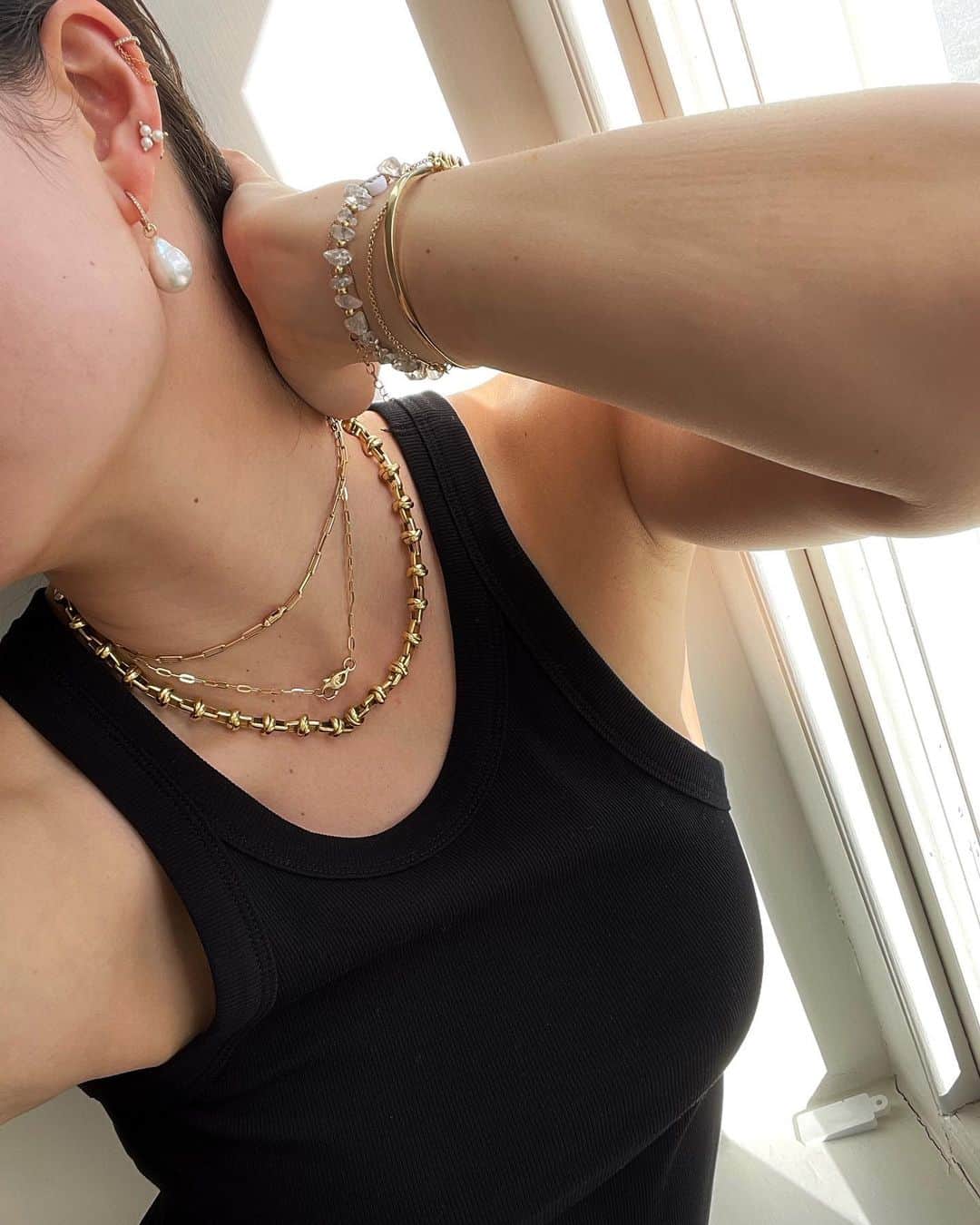 のインスタグラム：「If nothing else put your jewellery on today, it will make you feel as sparkly as you really are. ✨」