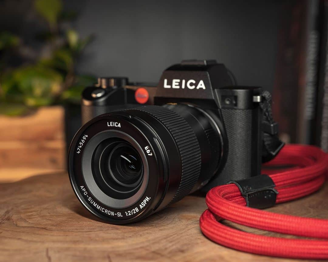 ライカさんのインスタグラム写真 - (ライカInstagram)「The Latest Addition to the Leica SL-System – The APO-Summicron-SL 28 f/2 ASPH.  Leica presents yet another high-performance wide-angle lens for the #LeicaSL-System. Renowned for its top-level optical performance and extremely fast and reliable autofocus, the APO #Summicron-SL series aims to impress with its latest addition lens. Learn more about the lens via the link in our bio.   #LeicaCamera #Leica #🔴📷」2月19日 0時00分 - leica_camera