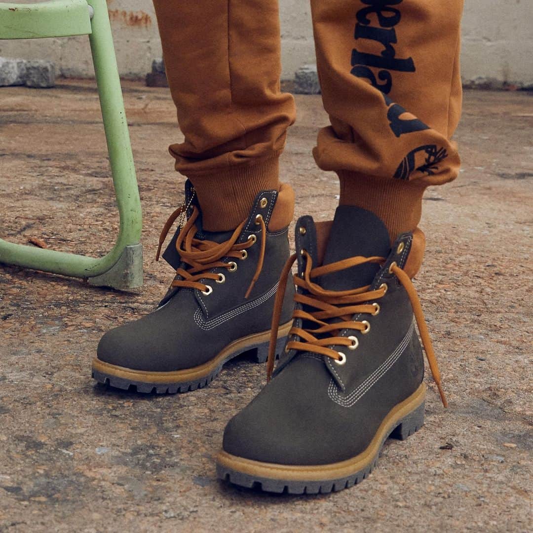 ティンバーランドのインスタグラム：「The Original Yellow Boot: the first waterproof boot of its kind. ​  Forever an icon. Always evolving. New colors for a limited time only. #Timberland​」