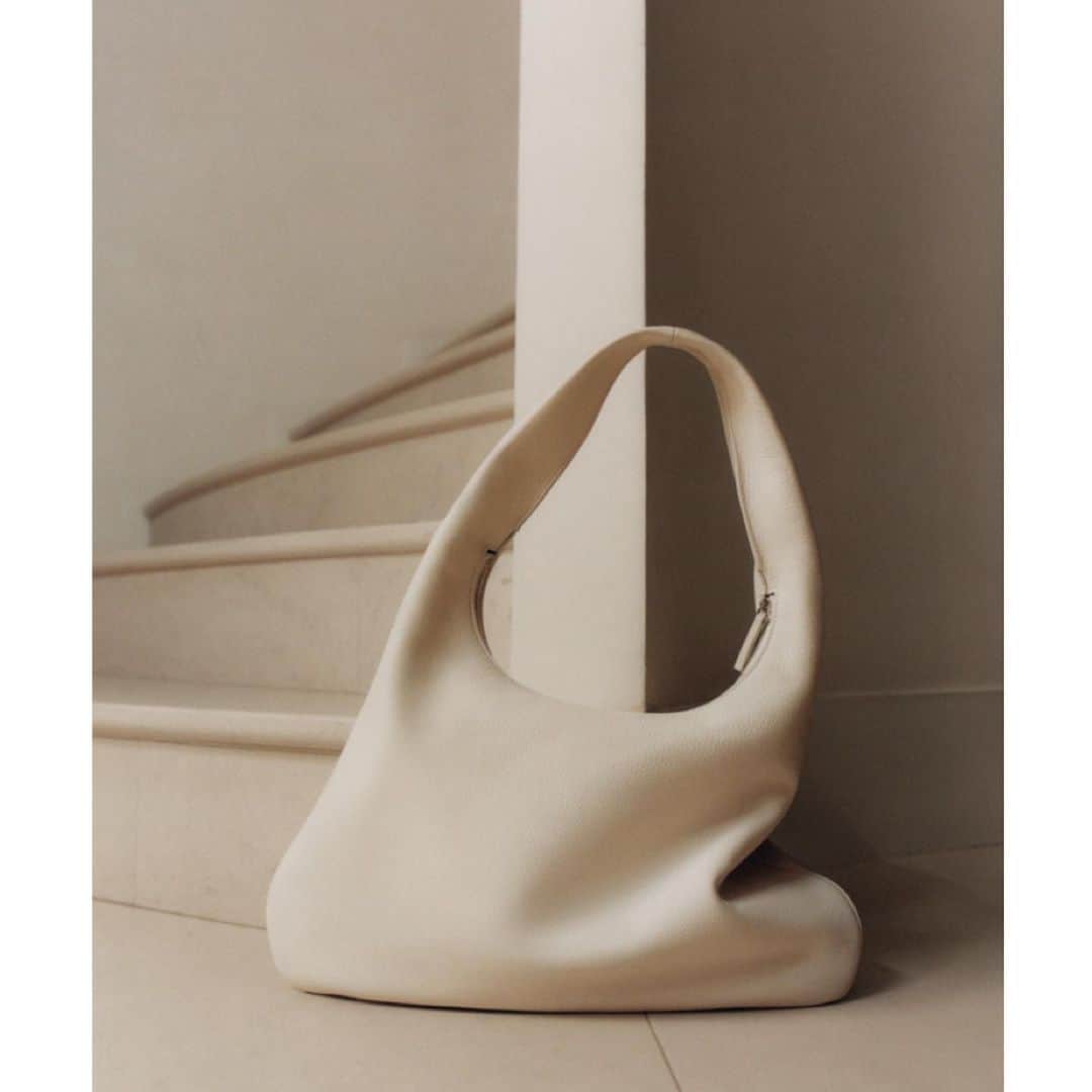 THE ROWさんのインスタグラム写真 - (THE ROWInstagram)「'Everyday Shoulder' Bag; Spring 2021 Collection  www.therow.com」2月19日 0時01分 - therow