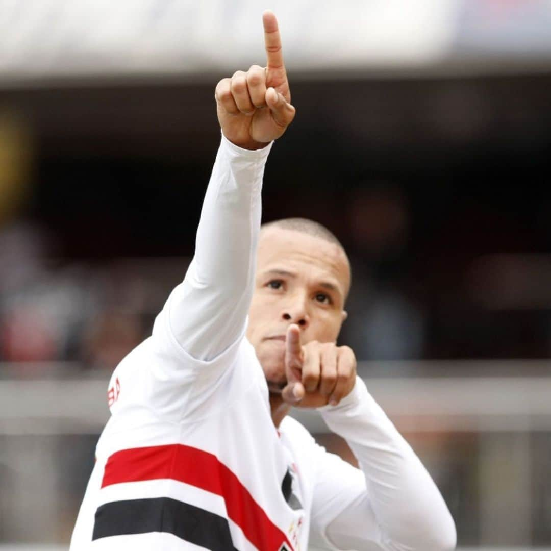 São Paulo FCさんのインスタグラム写真 - (São Paulo FCInstagram)「Há exatos 20 anos, em partida contra o São Caetano, no Morumbi, @luisfabianooficial fazia sua estreia com a camisa do Tricolor. ⠀⠀⠀⠀⠀⠀⠀⠀⠀ O resto da história você já conhece: com 212 gols em 352 jogos, é o terceiro maior artilheiro da nossa história. ⠀⠀⠀⠀⠀⠀⠀⠀⠀ #TBTricolor #VamosSãoPaulo 🇾🇪 ⠀⠀⠀⠀⠀⠀⠀⠀⠀ 📸 Rubens Chiri / São Paulo FC」2月19日 0時02分 - saopaulofc