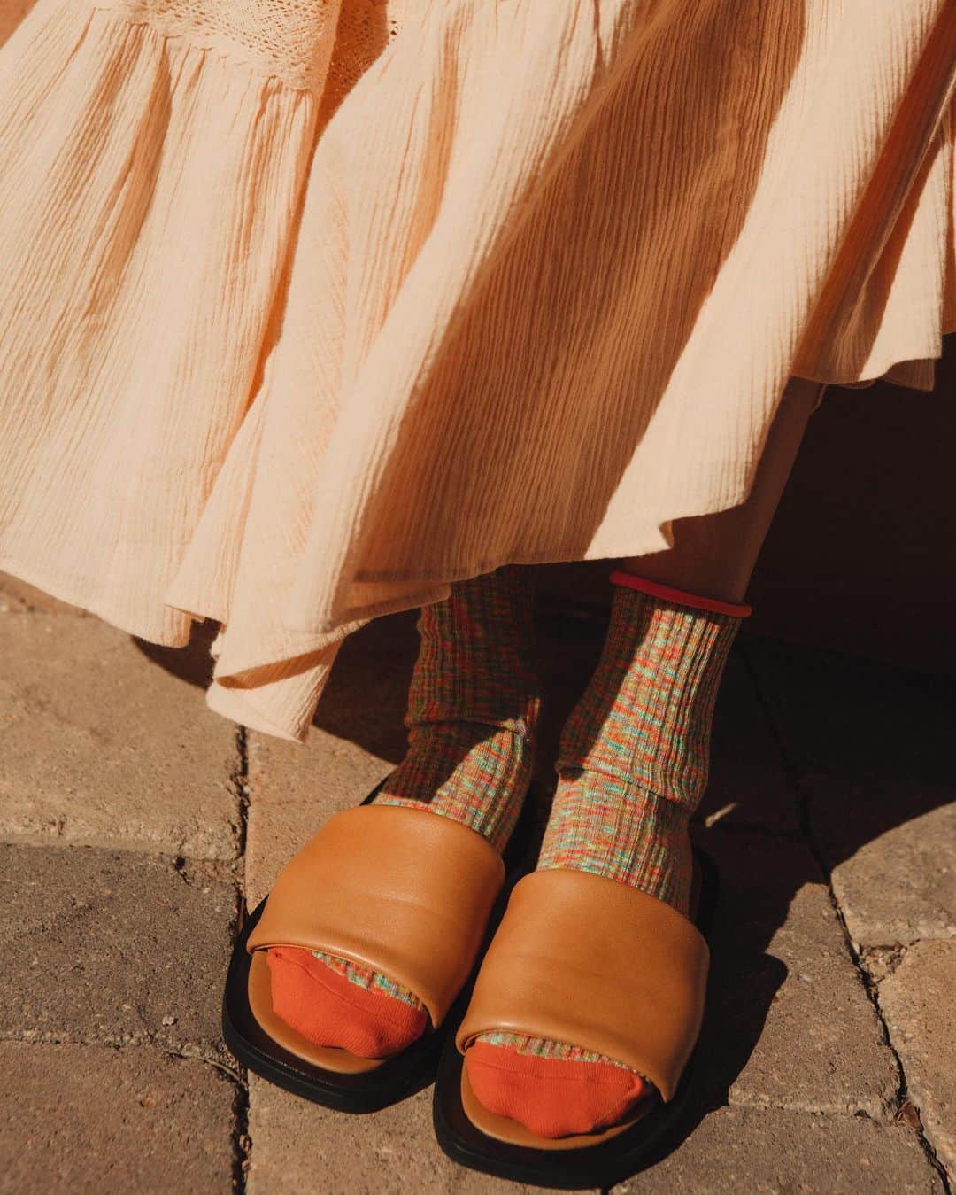freepeopleのインスタグラム：「Layering isn’t just for tops. Link in bio to shop the Wren Slip-On Sandals」