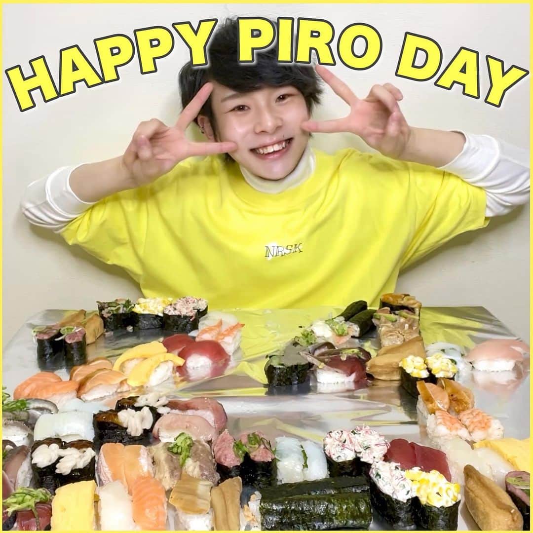 ぴろPIROのインスタグラム：「🌟🎂HAPPY PIRO DAY🎂🌟  YouTubeを始めた時はまだ20歳でしたが 今日で24歳になりました😖✨ (15歳でアイドル始めました風な言い方笑)  そして、心の準備が出来たので ちゃんと伝えさせて下さい。  少し長いですが 最後まで読んでくれてら嬉しいです！  最近ね、自分よりも若い世代の子たちが 活躍してるのを見て焦り(？)を感じてて どうにかしなきゃって思うと思うほど 人前に出るのが怖くなっちゃってさ 動画を作る気にもなれなくて SNSもあまり更新できなくなっちゃってました🥲  そして今はネット上で活躍している 素敵な人がたくさんいるから 「あの黄色い人誰だっけ？」ということすら 考えてもらえなくなるんじゃないかと思って 必死に頑張ろうとしてたんだけど 空回りしちゃっててさ、、  そんな時に友達から 「カーネルサンダースって65歳で ケンタッキーを作ったんだって！」 って話を聞いて え、俺まだまだやれるじゃん？ って思っちゃったの🤣🤣  「ぴろくんのペースでいいよ」 って言ってくれるみんなを信じて もう一度頑張ろうって決心しました！  なので、この春から新たな挑戦をしたいと思い 人生においてかなり大きな決断をしました。  早くみんなに伝えたさすぎて 今からワクワクしてます🥰  ぴろを見つけてくれてありがとう！ 応援してくれてありがとう🥳  俺はみんなが大好きです💛  そんな大好きなみんなと もっと楽しいことをしたいって心の底から思ってるし、 俺らなら出来るって信じてます🥺  まだまだ未熟なぴろですが これからも推してくれますか🥺？  今日は初の歌の動画が上がるので PM9:00に【耳をふさいで】 YouTubeで待機をお願いします🤩  あと、お寿司100貫チャレンジしたので その動画もお楽しみに🍣  #19970219 #happybirthday」