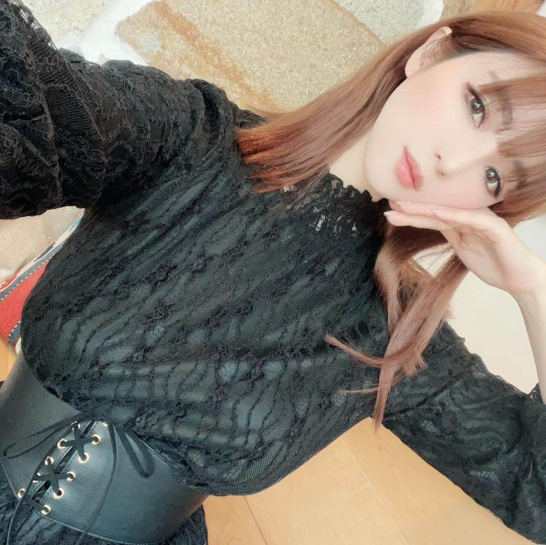 森下悠里さんのインスタグラム写真 - (森下悠里Instagram)「このワンピも人気です💓 - 白もお嬢様ぽくてオススメ🌷 - #starlabel #dress #op #black #direction」2月19日 0時07分 - yuurimorishita