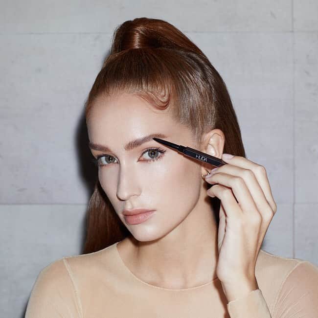 Huda Kattanさんのインスタグラム写真 - (Huda KattanInstagram)「Every brow is beautiful, it's time to own your #BombBrows 🔥 Our first ever brow product, #BombBrows Microshade Brow Pencil has the THINNEST tip possible (0.9mm) for a brow pencil giving you insanely natural, hair-like strokes, plus its: ✅Waterproof ✅Smudge-proof ✅24 hour long wear ✅No transfer ✅8 natural shades This creamy formula also includes: ✅Vitamin E ✅Castor Oil ✅Coconut Oil ⠀⠀⠀⠀⠀⠀⠀⠀⠀ Creating naturally defined brows has never been easier. Can't wait to hear what you all think my loves! Launching everywhere Feb 23 *These photos have been photoshopped」2月19日 0時08分 - hudabeauty