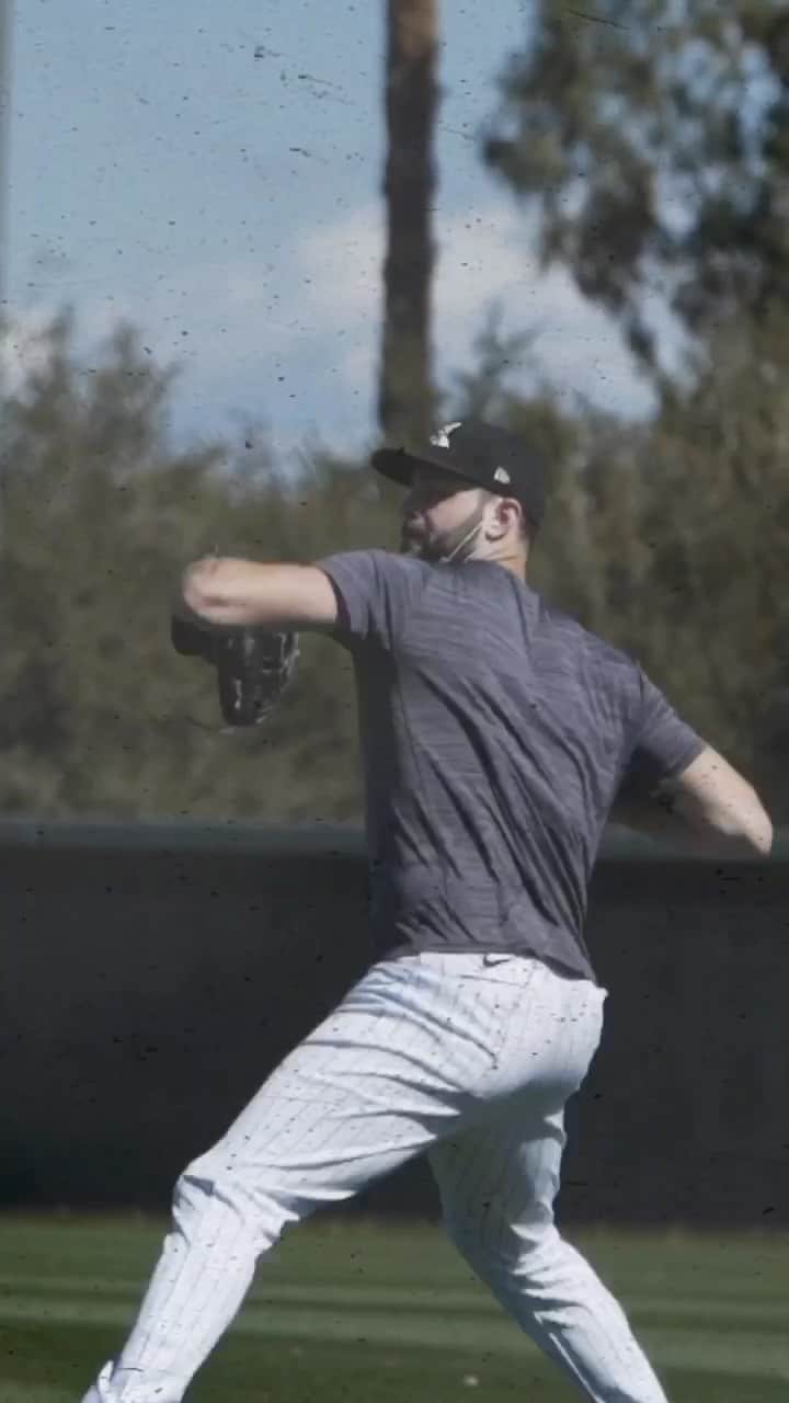 シカゴ・ホワイトソックスのインスタグラム：「A sight for sore eyes. White Sox baseball is back!」