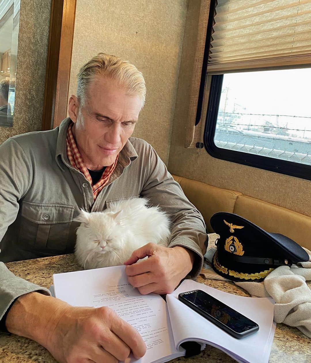 ドルフ・ラングレンのインスタグラム：「Running some lines with my drama coach🎬」
