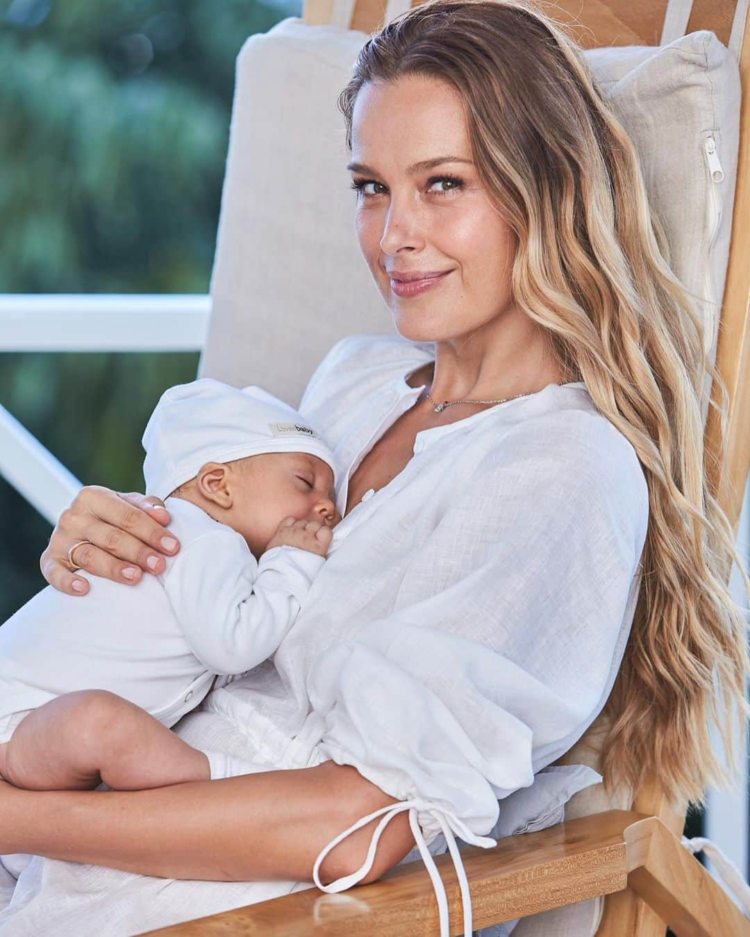 ペトラ・ネムコバさんのインスタグラム写真 - (ペトラ・ネムコバInstagram)「I can’t believe that it has been 1 year since this incredibly special photo shoot and how much baby Bodhi has grown. 😳   We are feeling so lucky that we did these photos just before Covid 19 started. Because of the pandemic I have been able to be with Bodhi every single day, which would not be possible otherwise, and witness all the magic that he is sharing with us and that has been a divine gift.   We are so grateful for the good and not so good as there are gifts in everything. 🙏💜✨  Thank you @jesuscorderophoto, @holacom & @rosiejnixon for these priceless photos. 🙏  👶 Bodhi’s is wearing @lovedbaby outfit from #organiccotton. 🤱 Mommy is wearing @daniellefichera_official #slowfashion dress.   #throwbackthursday #sustainableliving #consciousbaby #ecolife」2月19日 0時17分 - pnemcova