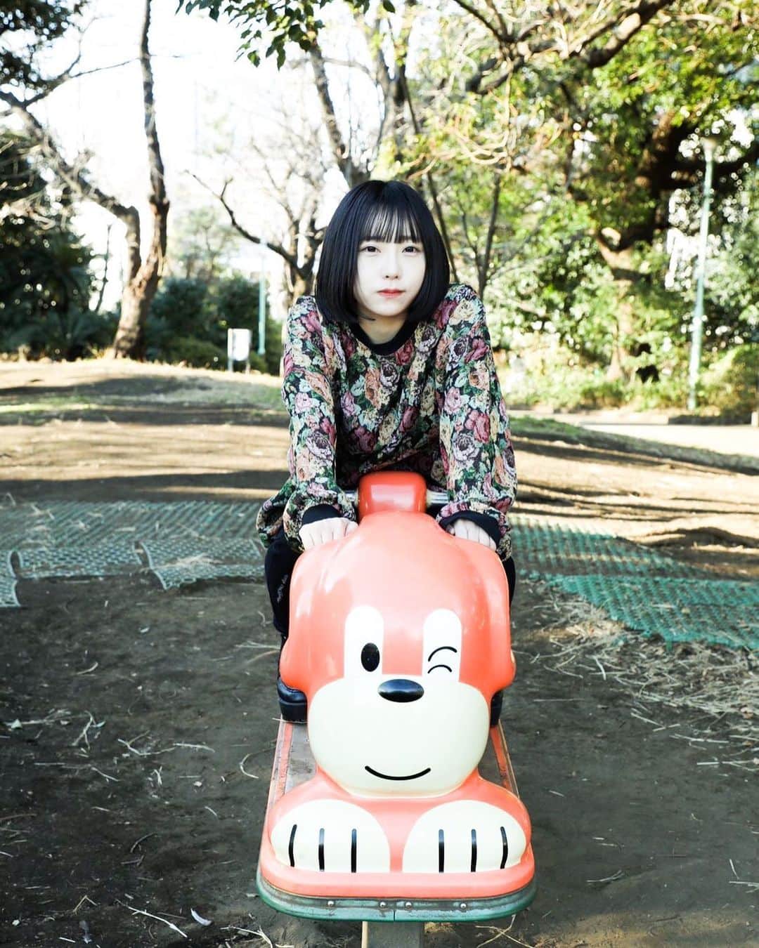 白釈迦遺さんのインスタグラム写真 - (白釈迦遺Instagram)「. 大人も犬に乗りたい。」2月19日 0時19分 - shaka_yui