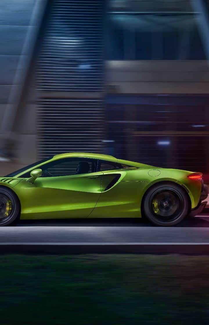 McLaren Automotiveのインスタグラム：「The McLaren Artura blends thrilling, class-leading performance, dynamics and driver-engagement with EV driving capability. Underpinned by the McLaren philosophy of super-lightweight engineering. Don't forget to join the conversation using #McLarenArtura」
