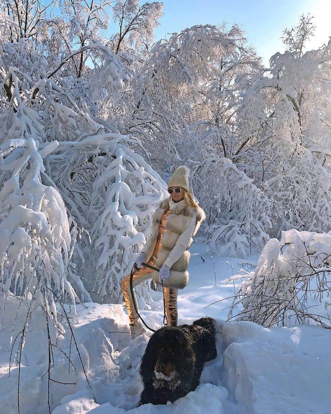 ヤナ・ルドコフスカヤさんのインスタグラム写真 - (ヤナ・ルドコフスカヤInstagram)「My winter wonderland ❄️❄️❄️ wearing @odri_fashion」2月19日 0時22分 - rudkovskayaofficial