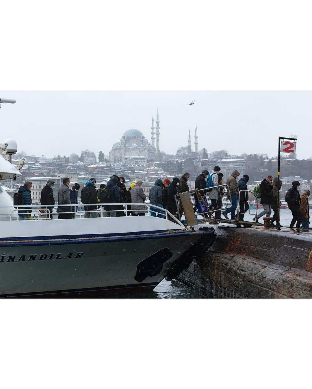 Mustafa Sevenさんのインスタグラム写真 - (Mustafa SevenInstagram)「3 günlük kar hayatımızın 10 karelik kısa özeti. En çok hangisini beğendiniz ? #Istanbul #Snow #StoryOfIstanbul  . . . . .  #streetlife #street #Photojournalist #documentaryphotography  #magnumphotos  #featureshoot  #lensculture #burndiary  #burnmagazine #worldpressphoto  #lensculturestreets  #one__shot__  #lensculturestreets  #everybodystreet  #streetphotographer  #hikaricollective #hartcollective  #spicollective #shootermag  #myfeatureshoot #helloicp  #tinycollective #StreetPhotographersMagazine」2月19日 0時32分 - mustafaseven