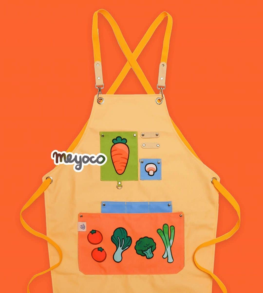 meyocoさんのインスタグラム写真 - (meyocoInstagram)「Aprons are now available from my non-apparel store. ✨ Link in bio! [EDIT: sold out for now! Restock in a few weeks]」2月19日 0時28分 - meyoco