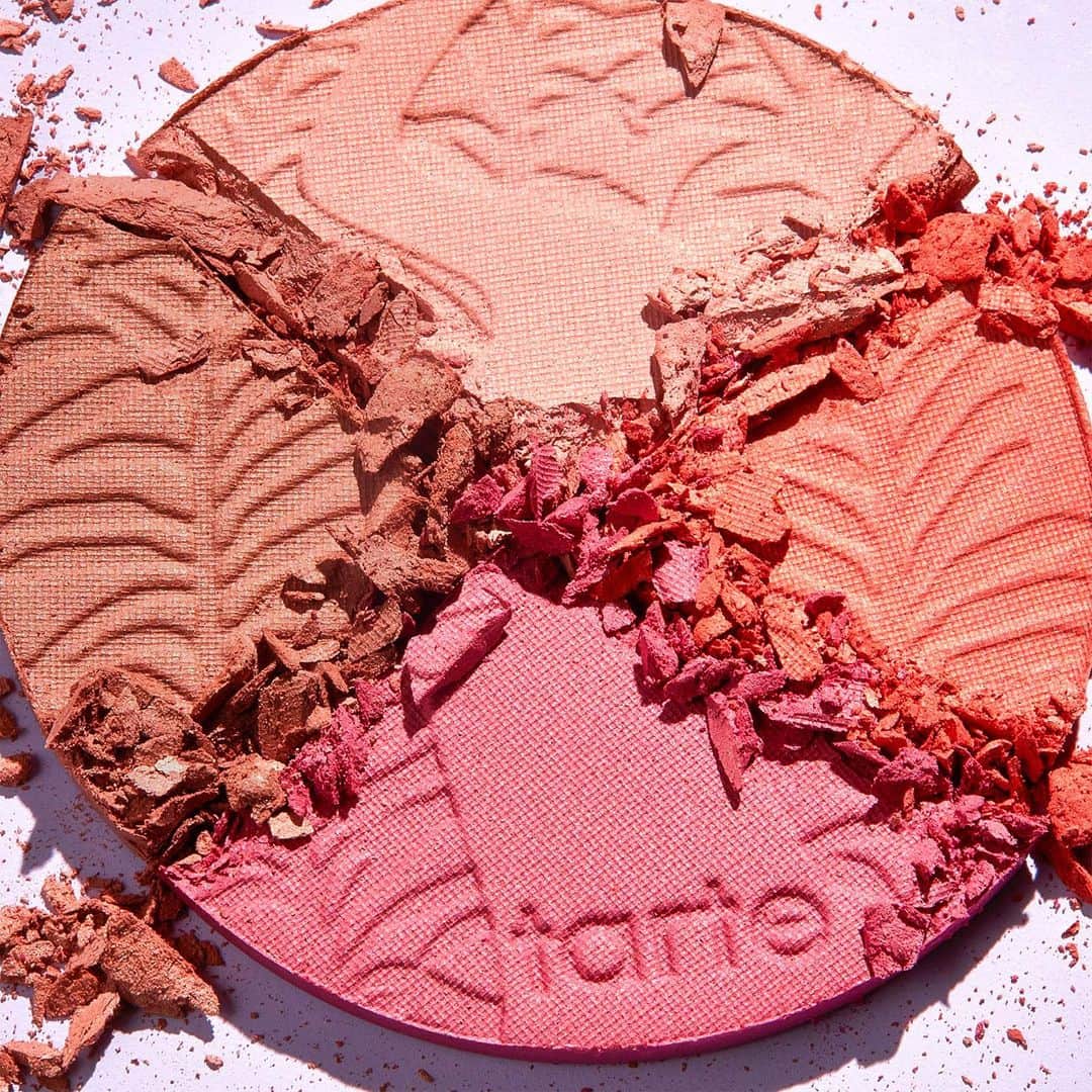 Tarte Cosmeticsさんのインスタグラム写真 - (Tarte CosmeticsInstagram)「Guess which 4 shades of our Amazonian clay blushes are in this pic & we'll send to the 1st person who guesses right! 💜 Each super-soft, silky powder blush delivers a healthy, youthful & fresh flush of color for 12-hr wear 🙌 #crueltyfree #rethinknatural #claypowered #blushauthority」2月19日 0時31分 - tartecosmetics