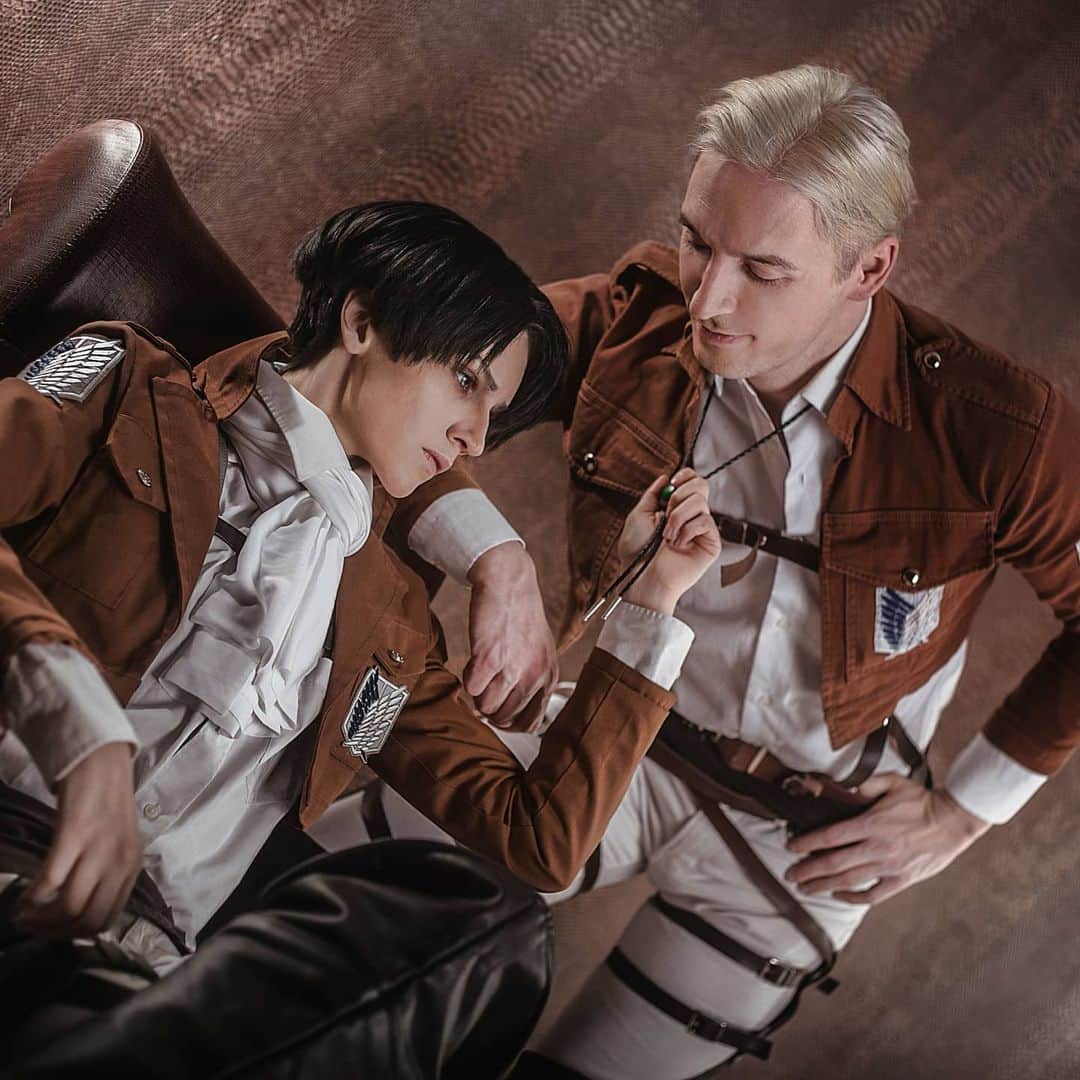 Gesha Petrovichさんのインスタグラム写真 - (Gesha PetrovichInstagram)「Old but gold 🌚🌝  Time remember good times and renew this cos 😂😂 Shingeki no kyojin /SnK / 進撃の巨人 Me as Levi Ackerman Erwin Smith @bnaumovski Wig @geshacos Support for new photoshoots 🙏❤️ More pics from this photoshoot🌚👇 www.patreon.com/posts/40080430 Ph @fokken__greed」2月19日 0時36分 - petrovichgesha