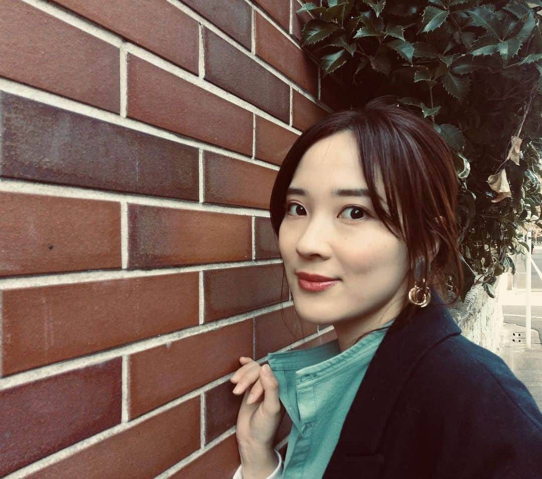 亜希子のインスタグラム：「最近、立て続けに、「大木さんって、実は気が強いし辛口ですよね。なんで、もっとそういうところ出していかないんですか」って言われたんだ🤷‍♀️🤦‍♀️🙆‍♀️  本当の自分を晒け出せるなら、物書きなんかやっていないんだヨと返したかったわ。  写真はCanonのインスピックレックで撮ったんだ📷」