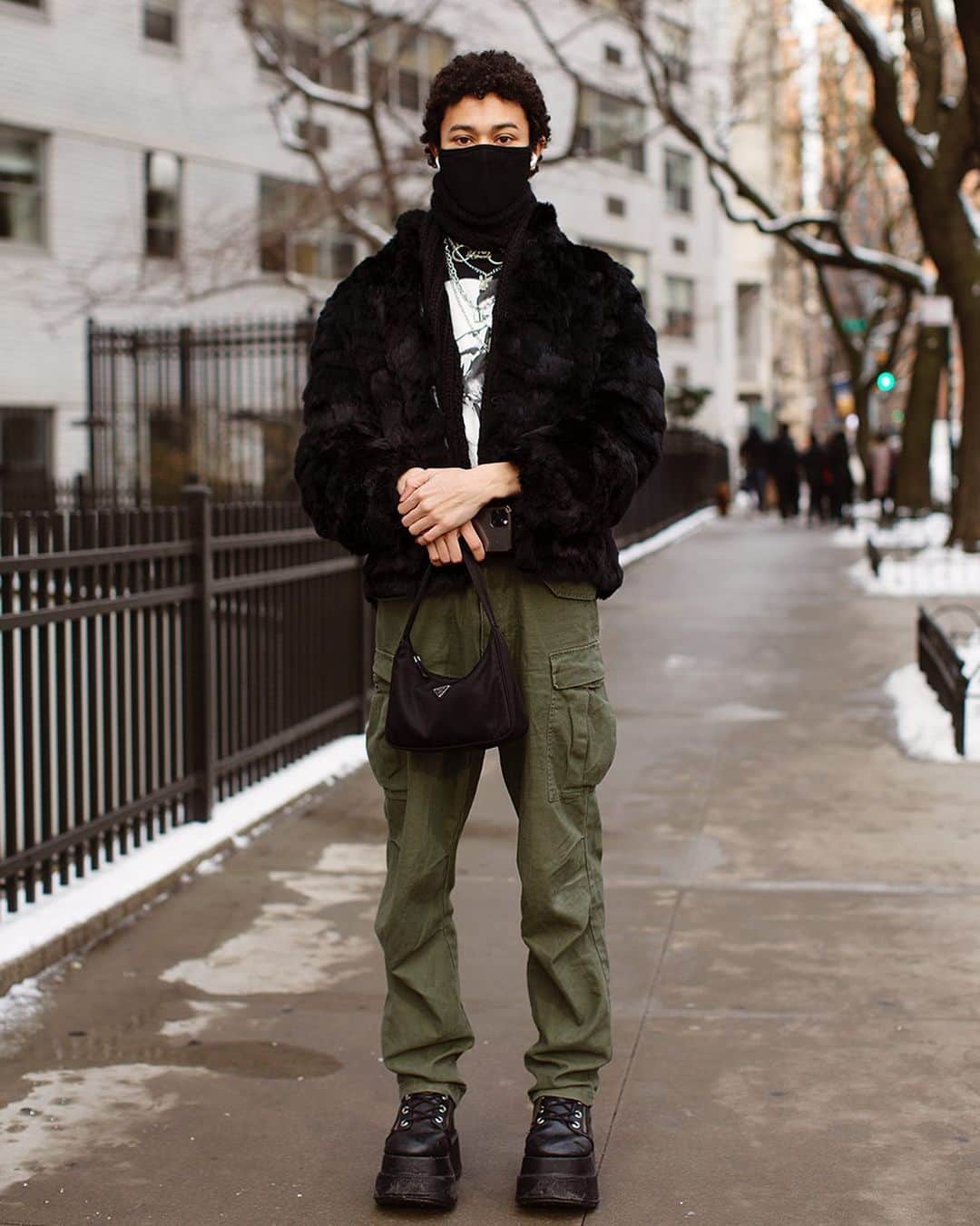 スコット・シューマンのインスタグラム：「The good thing about fashion students not in classes is that they’re out running around the city looking fantastic」