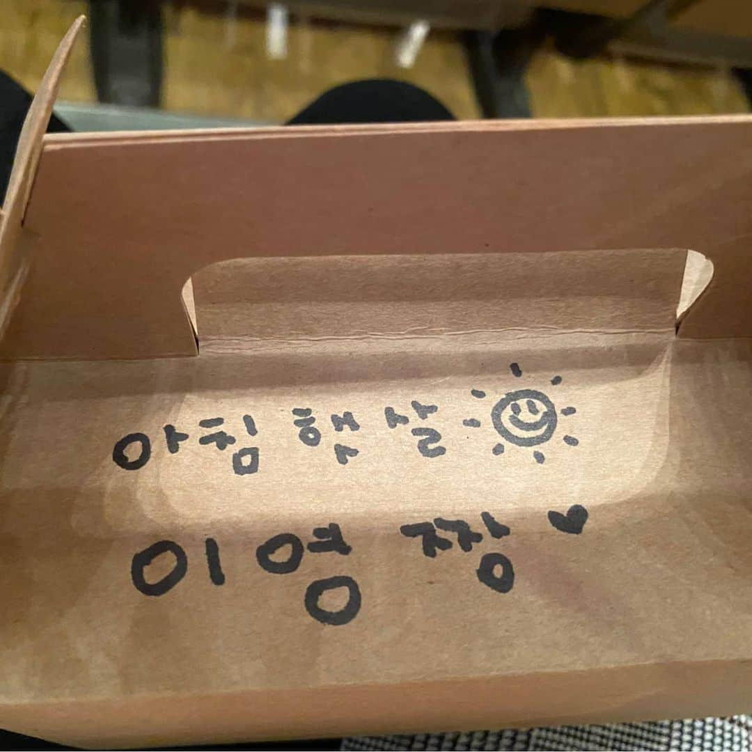 イヨンさんのインスタグラム写真 - (イヨンInstagram)「아낌없이 늘 나를 챙겨주는 고마운 윰언니❣🐈😛」2月19日 0時46分 - e_young0816