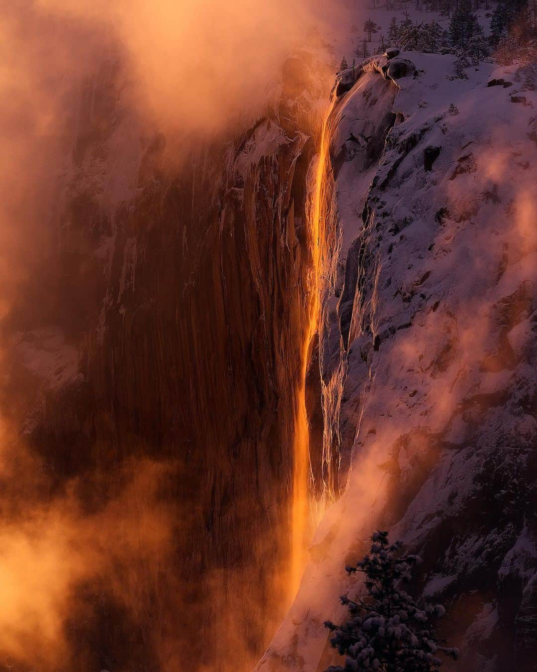 NikonUSAさんのインスタグラム写真 - (NikonUSAInstagram)「Firefall 😍 If capturing this natural phenomenon isn't on your photography bucket list yet, @mikemezphoto's work will change your mind. Tap the link in our bio to see more of his images from Yosemite and try out his photos tips if you're shooting Firefall this month! Show us your own firefall shots with #NikonNoFilter so we can see your take!  📸: Firefall from just east of the Cathedral Beach picnic area on Southside Drive. Z 6, Mount Adapter FTZ, AF-S NIKKOR 200-500mm f/5.6E ED VR, 1/2400 second, f/5.6, ISO 400, manual exposure, center weighted metering.  #Zcreators」2月19日 0時58分 - nikonusa