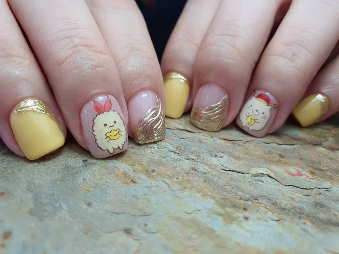 Yingのインスタグラム：「#sumikkogurashi themed CNY nails!   Base colours are PREGEL Tulle Grege and PREGEL MUSE M073. All art done with PREGEL Art Liner gels.  All items can be purchased at @nailwonderlandsg 🤗 . . . 🛒 www.nailwonderland.com⁣⁣ 📍20A Penhas Road, Singapore 208184⁣⁣ (5 minutes walk from Lavender MRT)⁣⁣ .  I am currently only able to take bookings from my existing pool of customers. If I have slots available for new customers, I will post them on my IG stories. Thank you to everyone who likes my work 🙏 if you need your nails done, please consider booking other artists at @thenailartelier instead ❤  #ネイルデザイン  #ネイルアート #ネイル #ジェルネイル #nailart #네일아트 #pregel #プリジェル #nails #gelnails #sgnails」