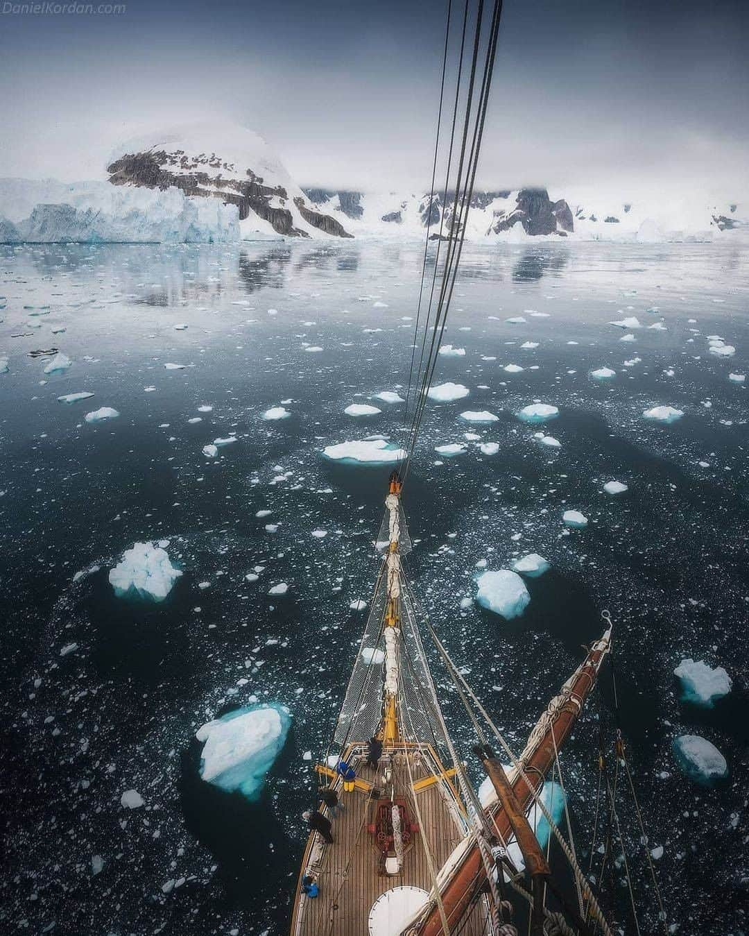 Discover Earthさんのインスタグラム写真 - (Discover EarthInstagram)「Do you also dream of discovering Antarctica by sailing boat?  "Inspired by stories by Shackleton, Amundsen, Nansen, Scott I was always fascinated by endurance and strength of polar explorers. Since my early childhood I dreamt to visit Antarctica. And I did it in the most amazing way - on Bark Europa! Beautiful Dutch sailing boat, with white sails, classical helm and a good hundred of ropes to pull in the sea. One of the most adventurous journeys I've ever had in my life!"  🇦🇶 #discoverantarctica  with @danielkordan   . . .  #sailing  #sail  #sailboat  #antarctica  #travel  #penguin  #nature  #ice  #adventure  #penguins  #antarctic  #wildlife  #expedition  #photography  #africa  #naturephotography  #iceberg  #snow  #europe  #southpole  #animals  #cold  #antarcticadventure  #travelgram  #asia  #polar  #natgeo  #travelphotography  #wanderlust」2月19日 1時00分 - discoverearth