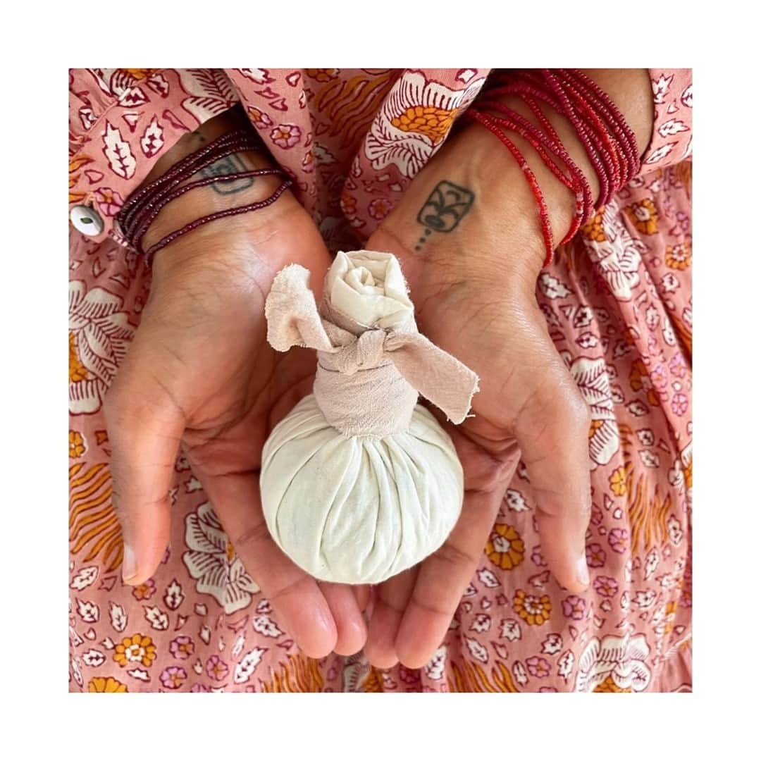 マッタのインスタグラム：「For the love of giving 💕⁠ Bundles of love via @wholistic_shine wearing our Yamini Booj Dress in Sand. ⁠ ~ link in bio for more ~」