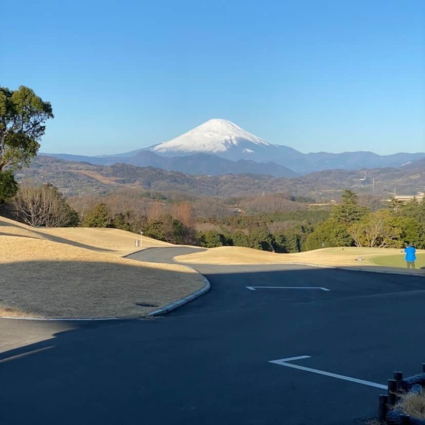 上原浩治さんのインスタグラム写真 - (上原浩治Instagram)「知り合いから、先日の富士山🗻 めっちゃ景色いいやんかぁ🤩  #富士山　#🗻　#綺麗  @koji19ueharaのフォローを  #Twitter #TeamUehara‬⁩のフォローを  #上原浩治の雑談魂  http://www.koji-uehara.net」2月19日 1時02分 - koji19uehara