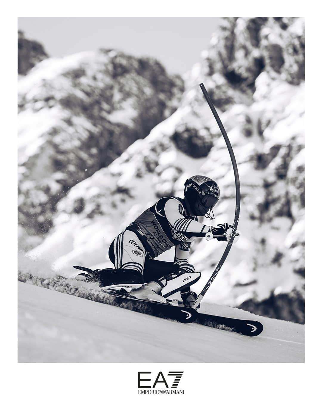 Armani Officialさんのインスタグラム写真 - (Armani OfficialInstagram)「Dymanism and elegance on the slopes. Two of the values of #EA7.  @cortina2021 @carloberry」2月19日 1時15分 - emporioarmani