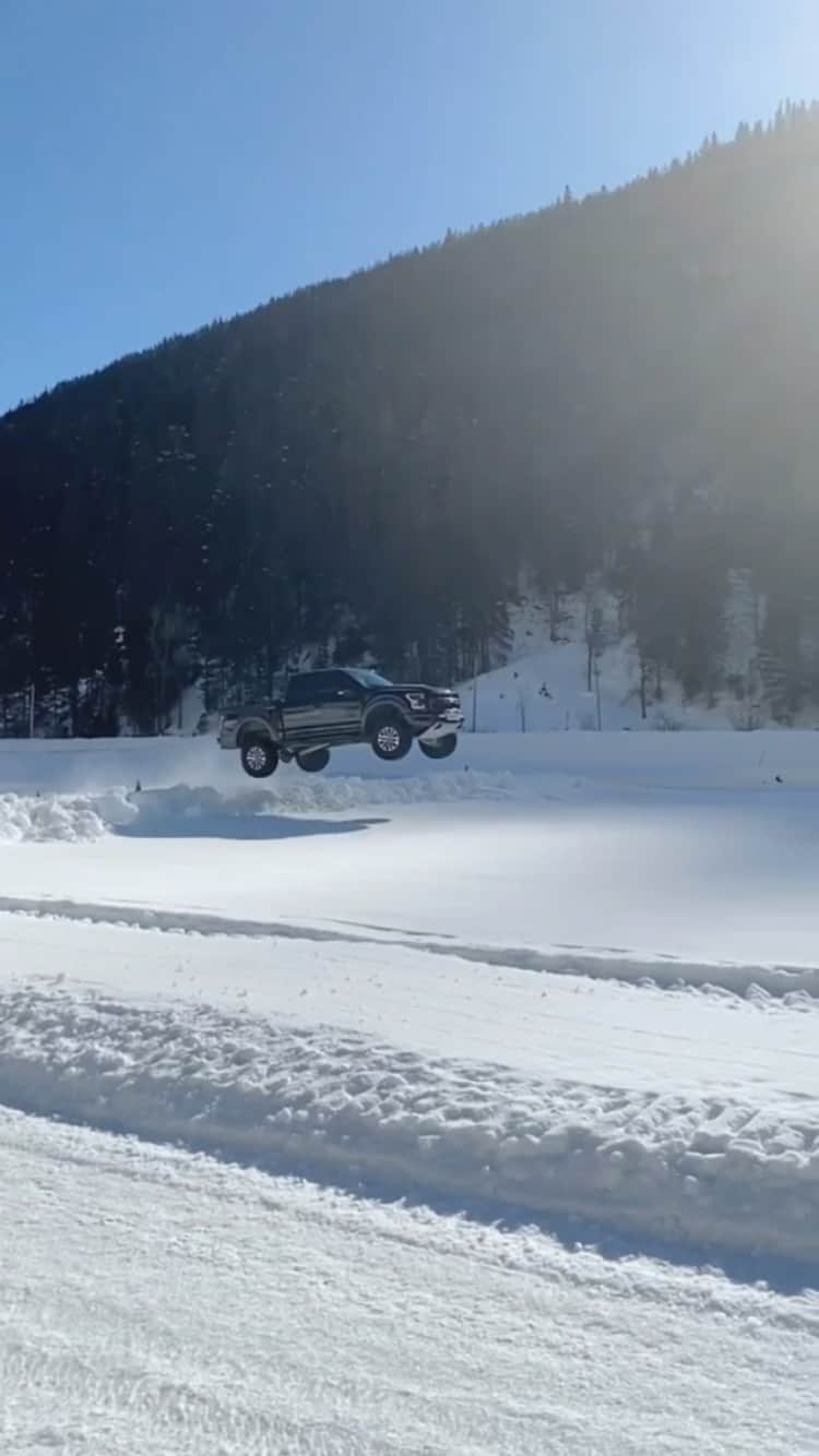 instagoodのインスタグラム：「@schaefchen Finally got to jump the Raptor today. Nothing broke, drives like new. Good job @ford 🚀」