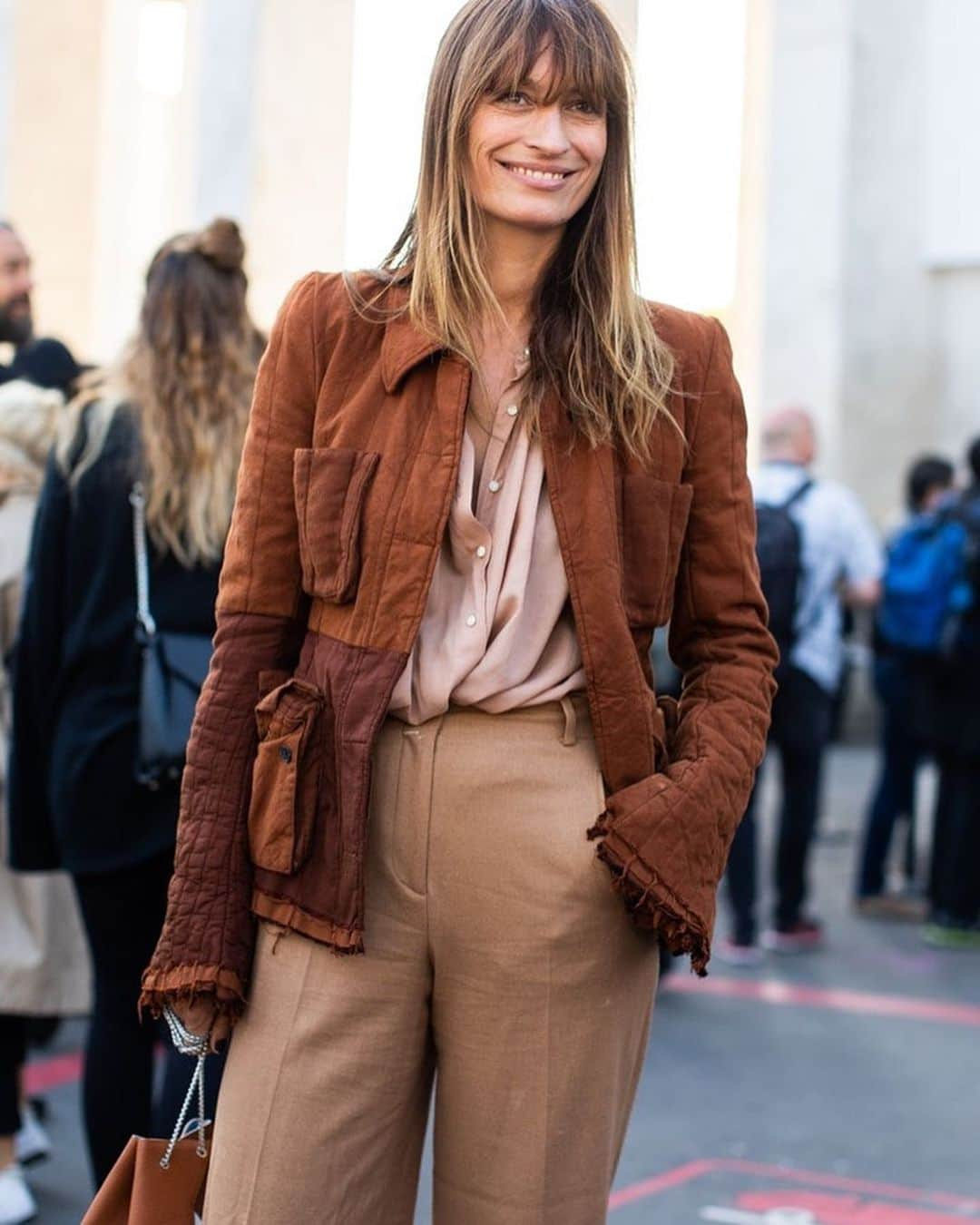 Vogue Parisさんのインスタグラム写真 - (Vogue ParisInstagram)「Happy birthday, @CarolineDeMaigret! To celebrate, we’re taking a lesson in Parisian elegance from some of the French style expert’s best street style looks. #CarolinedeMaigret #StreetStyle #ParisianStyle」2月19日 1時18分 - voguefrance