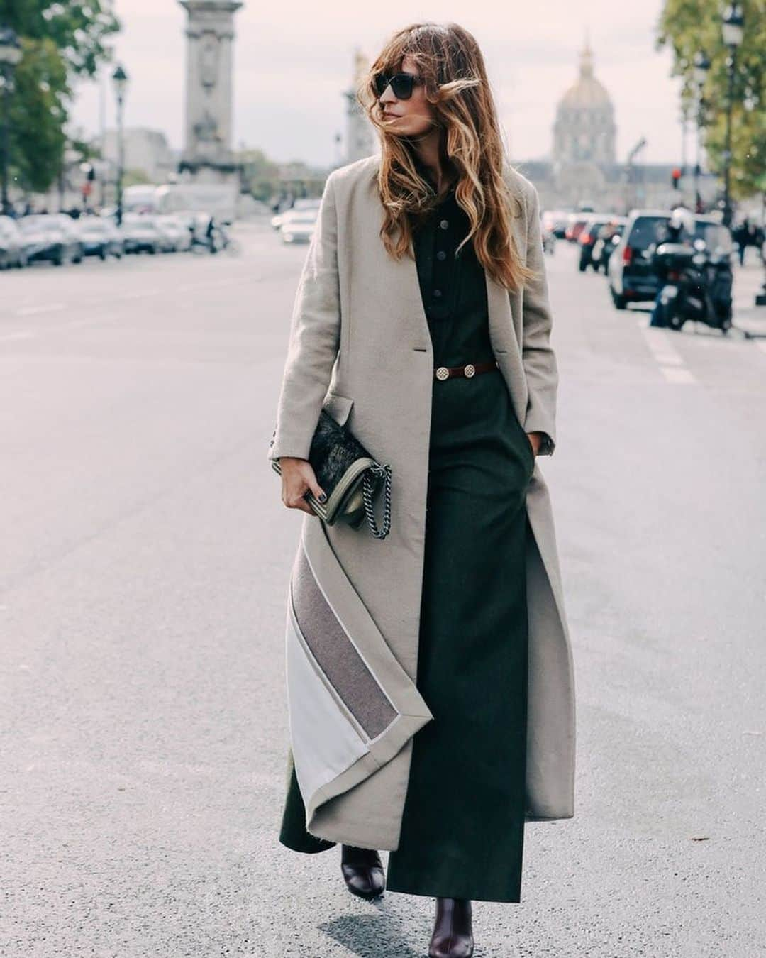 Vogue Parisさんのインスタグラム写真 - (Vogue ParisInstagram)「Happy birthday, @CarolineDeMaigret! To celebrate, we’re taking a lesson in Parisian elegance from some of the French style expert’s best street style looks. #CarolinedeMaigret #StreetStyle #ParisianStyle」2月19日 1時18分 - voguefrance