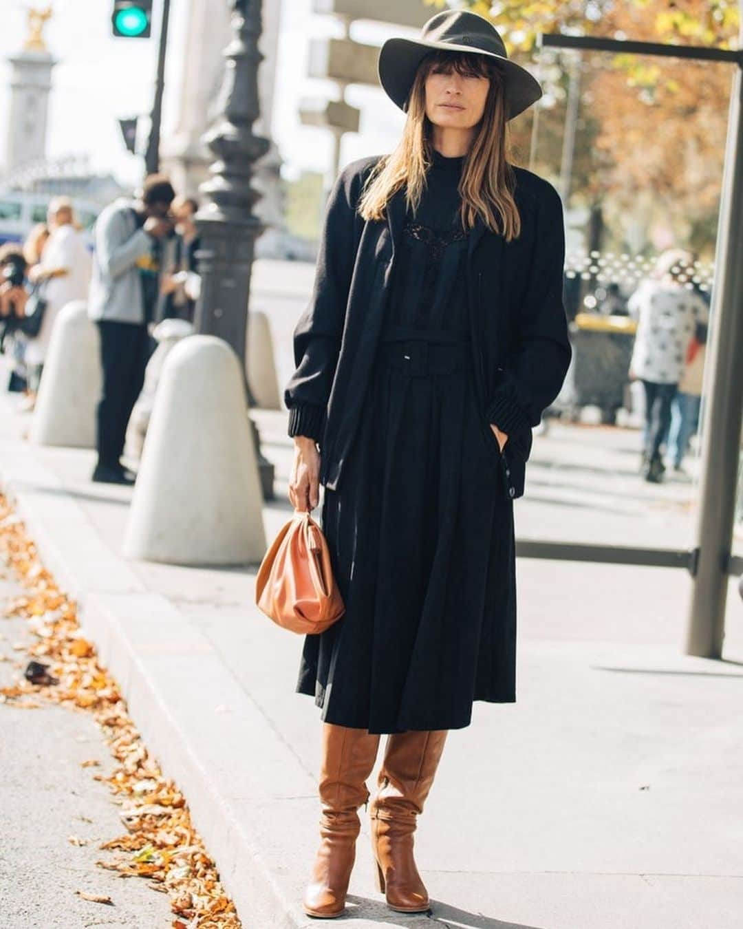 Vogue Parisさんのインスタグラム写真 - (Vogue ParisInstagram)「Happy birthday, @CarolineDeMaigret! To celebrate, we’re taking a lesson in Parisian elegance from some of the French style expert’s best street style looks. #CarolinedeMaigret #StreetStyle #ParisianStyle」2月19日 1時18分 - voguefrance