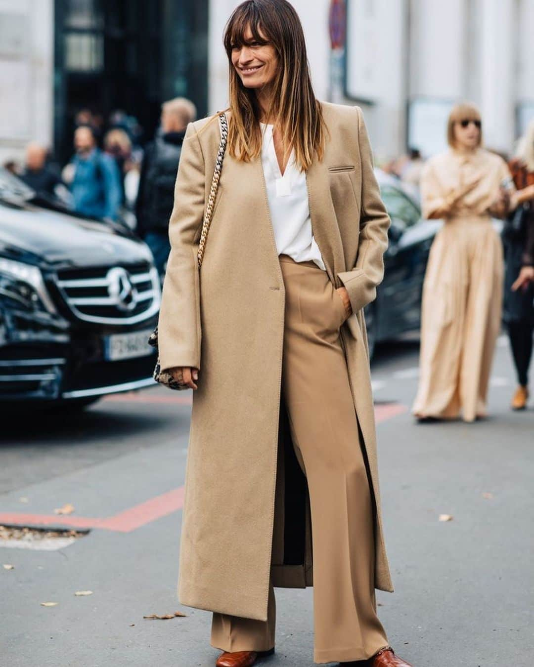 Vogue Parisさんのインスタグラム写真 - (Vogue ParisInstagram)「Happy birthday, @CarolineDeMaigret! To celebrate, we’re taking a lesson in Parisian elegance from some of the French style expert’s best street style looks. #CarolinedeMaigret #StreetStyle #ParisianStyle」2月19日 1時18分 - voguefrance