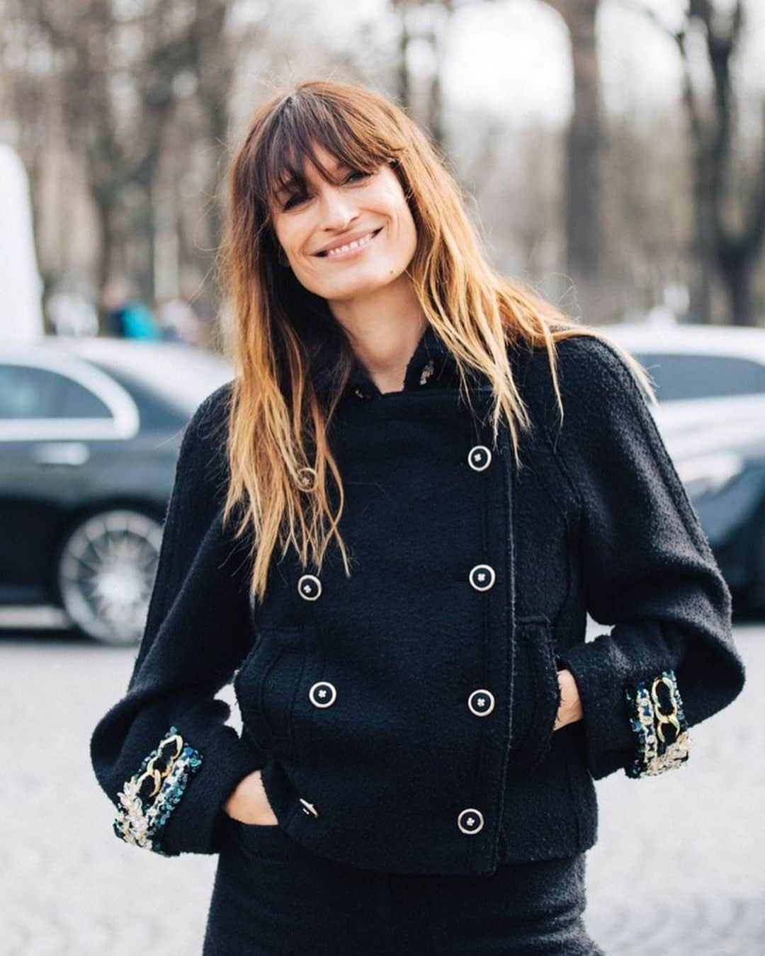 Vogue Parisさんのインスタグラム写真 - (Vogue ParisInstagram)「Happy birthday, @CarolineDeMaigret! To celebrate, we’re taking a lesson in Parisian elegance from some of the French style expert’s best street style looks. #CarolinedeMaigret #StreetStyle #ParisianStyle」2月19日 1時18分 - voguefrance