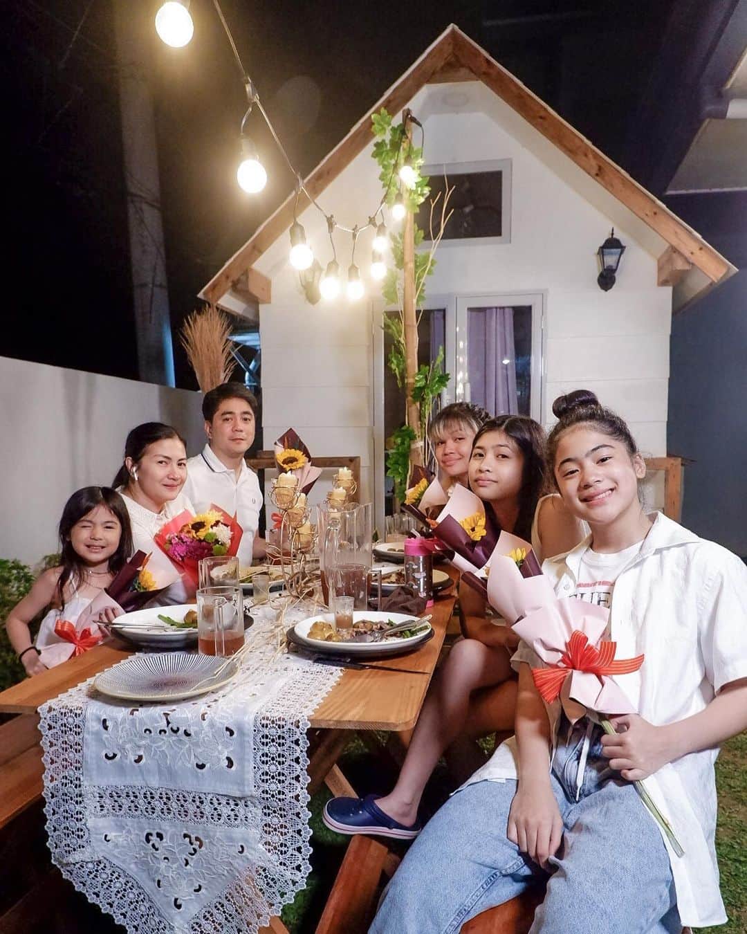 Niana Guerreroのインスタグラム：「post valentines dinner!! 🤩 check out my v-day vlog and bro having a valentines date for the first time 🤣 finally hahaha ! ❤️ check the link on my bio」