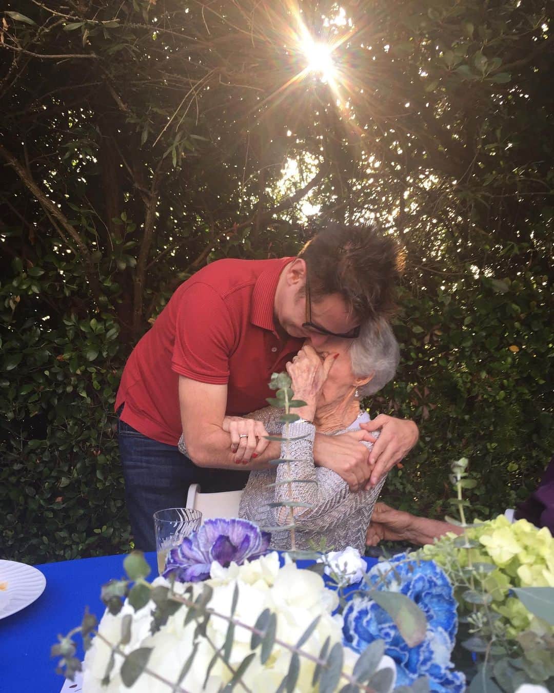 ジェームズ・ガンのインスタグラム：「My Aunt Pat a couple years ago on her 65th wedding anniversary. She didn’t know aI was coming and I surprised her showing up. I loved her so much. ❤️」