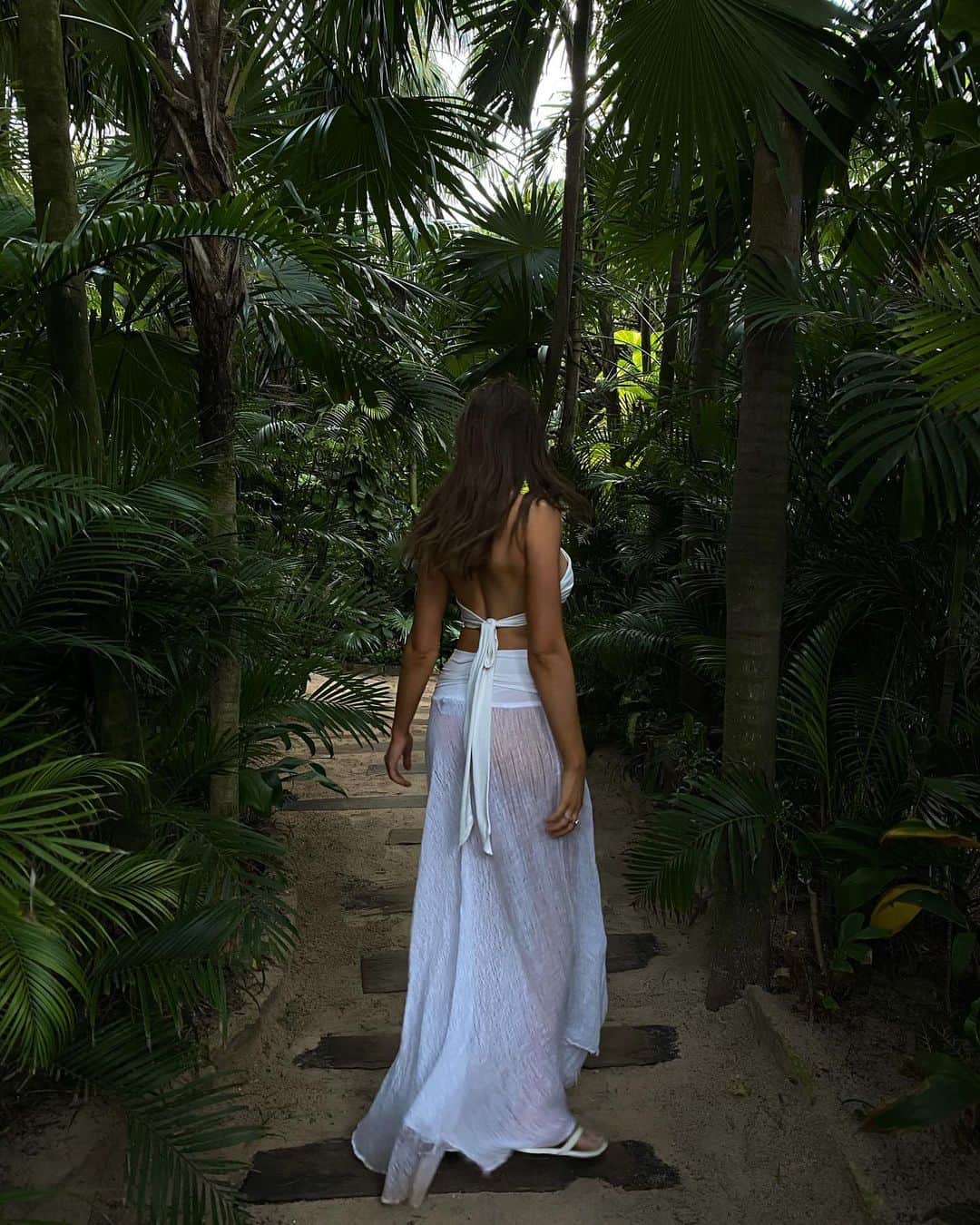 Mara Teigenのインスタグラム：「Jungle girl 💚」