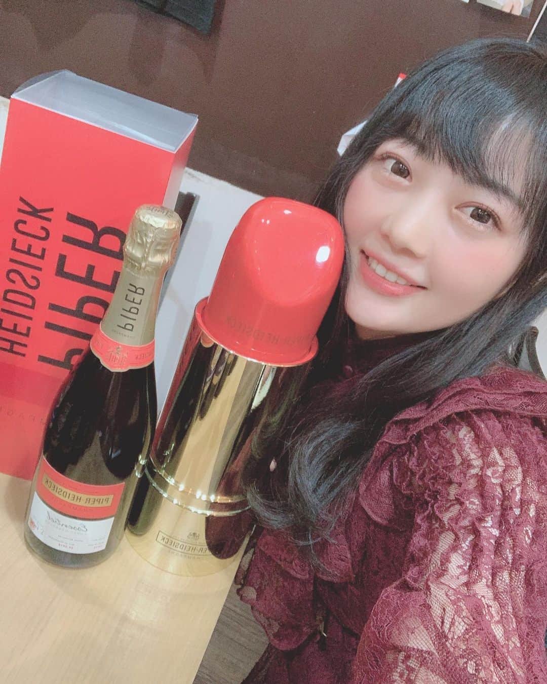 新ユウユさんのインスタグラム写真 - (新ユウユInstagram)「憧れの#パイパーエドシック 💄  #piperheidsieck  #champagne」2月19日 1時50分 - yuyucm