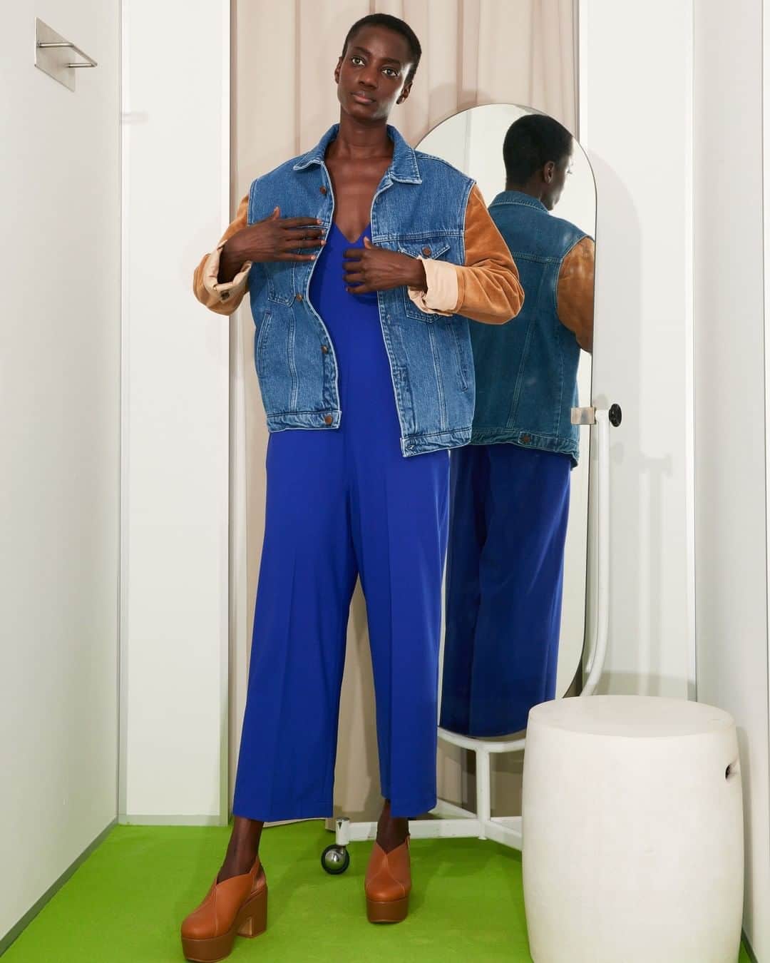 のインスタグラム：「This Spring is painted of ZAFFIRO blue 💙  See the full #ss21 color palette designed for you! In boutique or online  on alysi.com   #alysi #newcollection #zaffiro #blue #colorpalette」