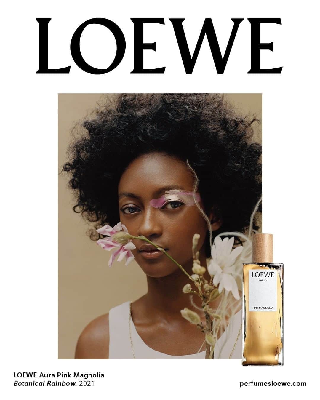 Loeweさんのインスタグラム写真 - (LoeweInstagram)「The new LOEWE Aura campaign as part of the Botanical Rainbow series by photographer Tyler Mitchell, features intimate portraits alongside artful botanical arrangements.   Creative direction by @Jonathan.Anderson  Photography by @tylersphotos @artpartner  Styling by @benjaminbruno_  Casting by @AshleyBrokaw  Hair & Make-up by @cyndiaharvey and @lauren.parsons  Set design by @andyhillmanstudio and @florastarkey  Production by @holmesproduction  Featuring @urfavepixie  @LOEWE_Perfumes #LOEWE  #LOEWEperfumes  #LOEWEBotanical  #TylerMitchell #ArtPartner」2月19日 2時00分 - loewe