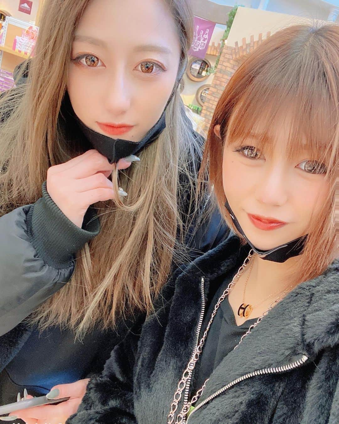 りこぴのインスタグラム：「富士急楽しかった🐥💖 みーちゃんありがと❤」